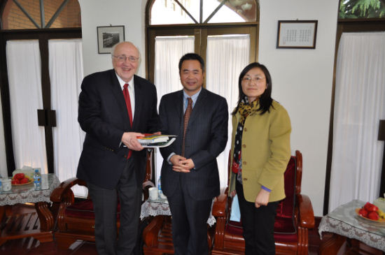 华东神学院接待富勒神学院访问团 华东神学院接待富勒神学院访问团