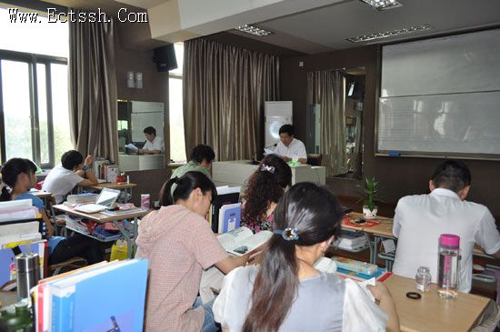 华东神学院开展“宗教政策法规学习月”活动 华东神学院开展“宗教政策法规学习月”活动